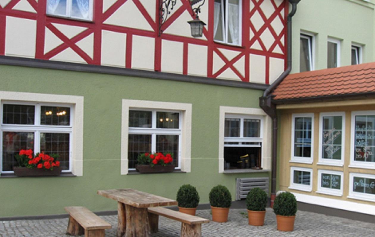 Traditionsgasthof Gruener Baum Bad Staffelstein Exteriör bild